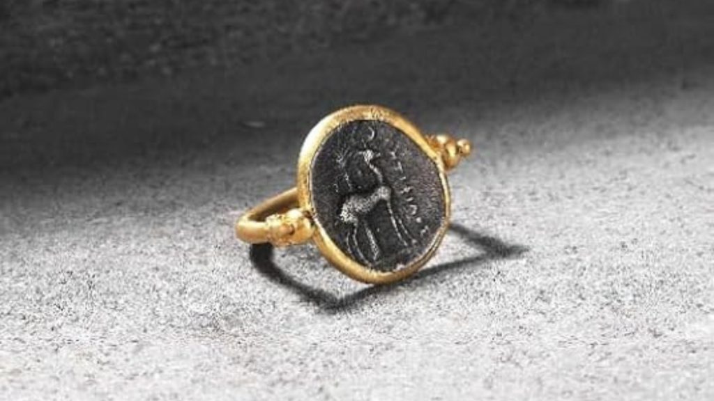 Royal-Camel : The Legend of the coin that changes a man